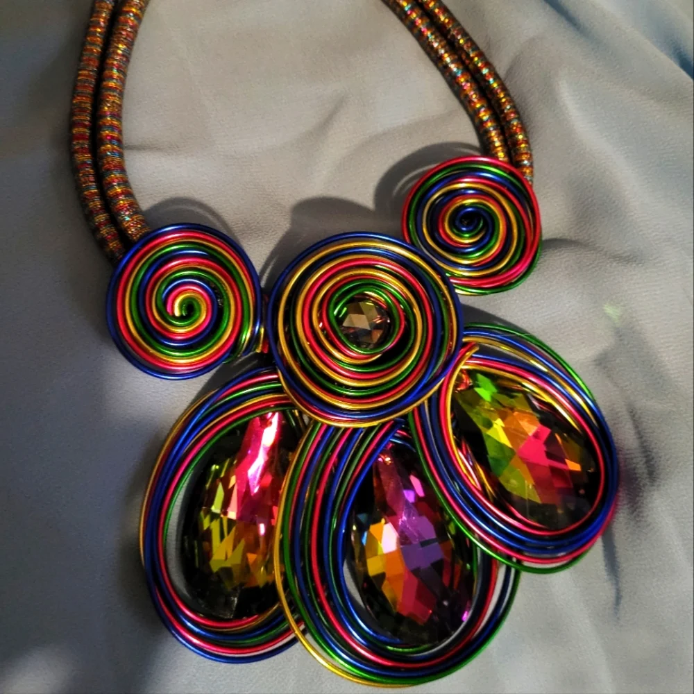 Beautiful aluminum Wire Crystal Necklace/ Earrings SetColorful Artisan Jewelry - Picture 6 of 15